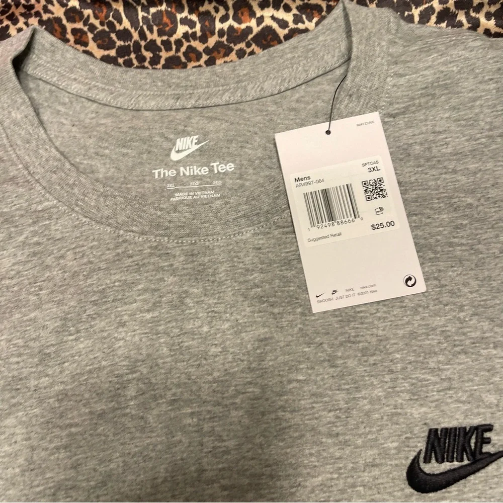 Nike Men's Heather Gray Short Sleeve Tee - Picture 6 of 12